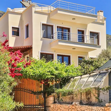 Sari - Luxury Private Pool & Jacuzzi