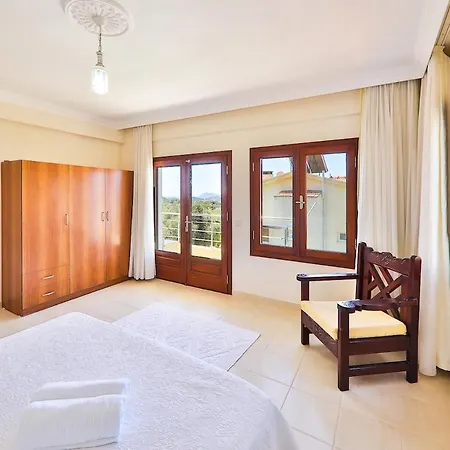 Sari - Luxury Private Pool & Jacuzzi
